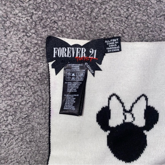 Minnie Mouse Scarf - Picture 2 of 3